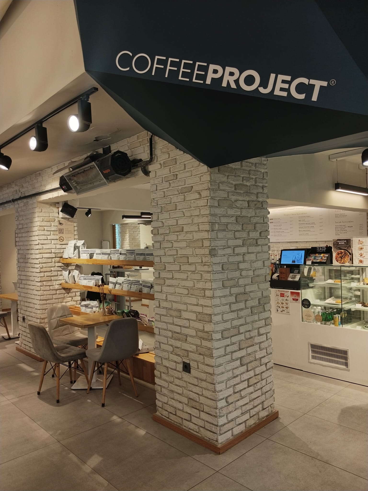 TUNALI HİLMİ CADDESİ'NDE DEVREN KAFE